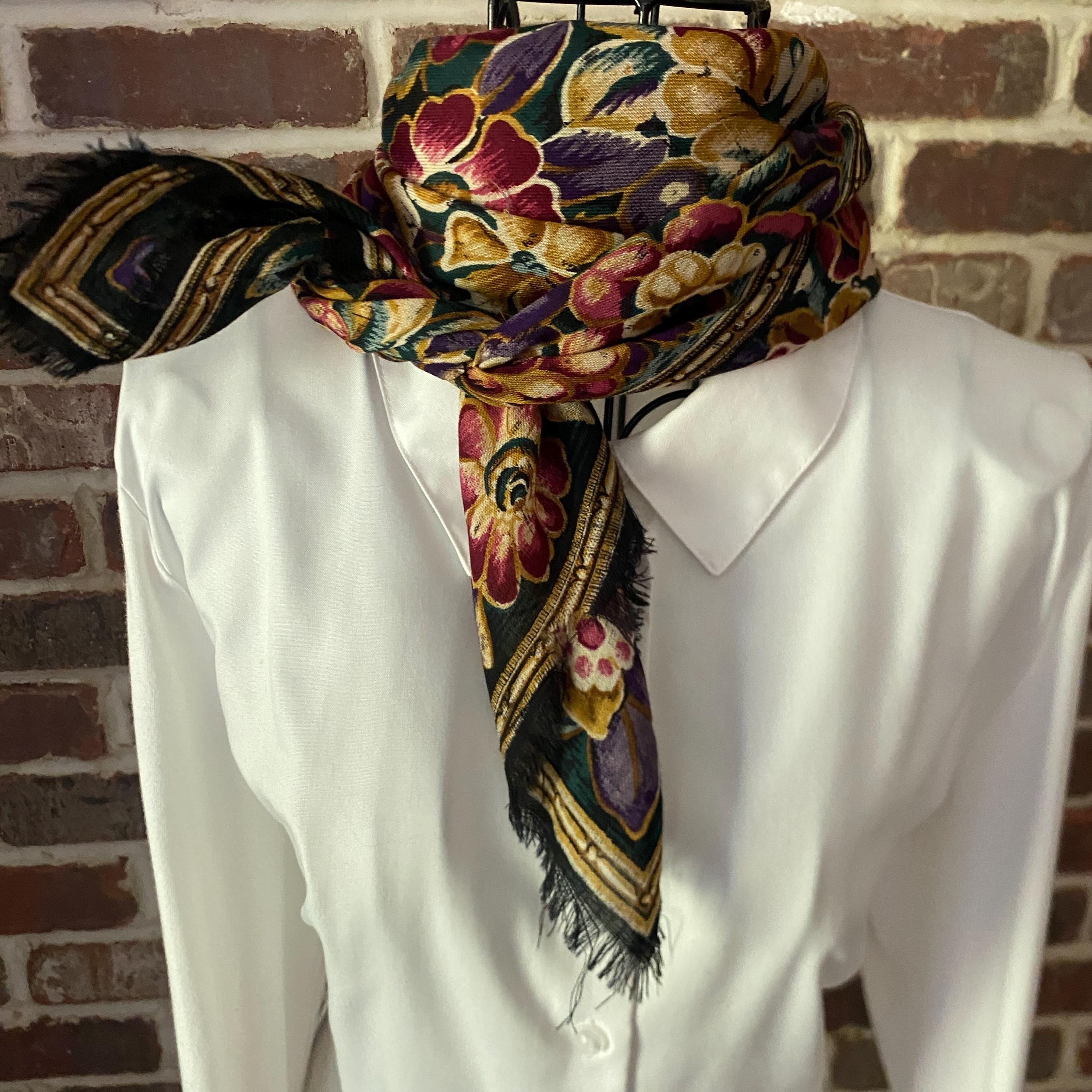 Vintage 100% Polyester Made In Italy Women Scarf Size 34x34 Vintage 34 main image 3