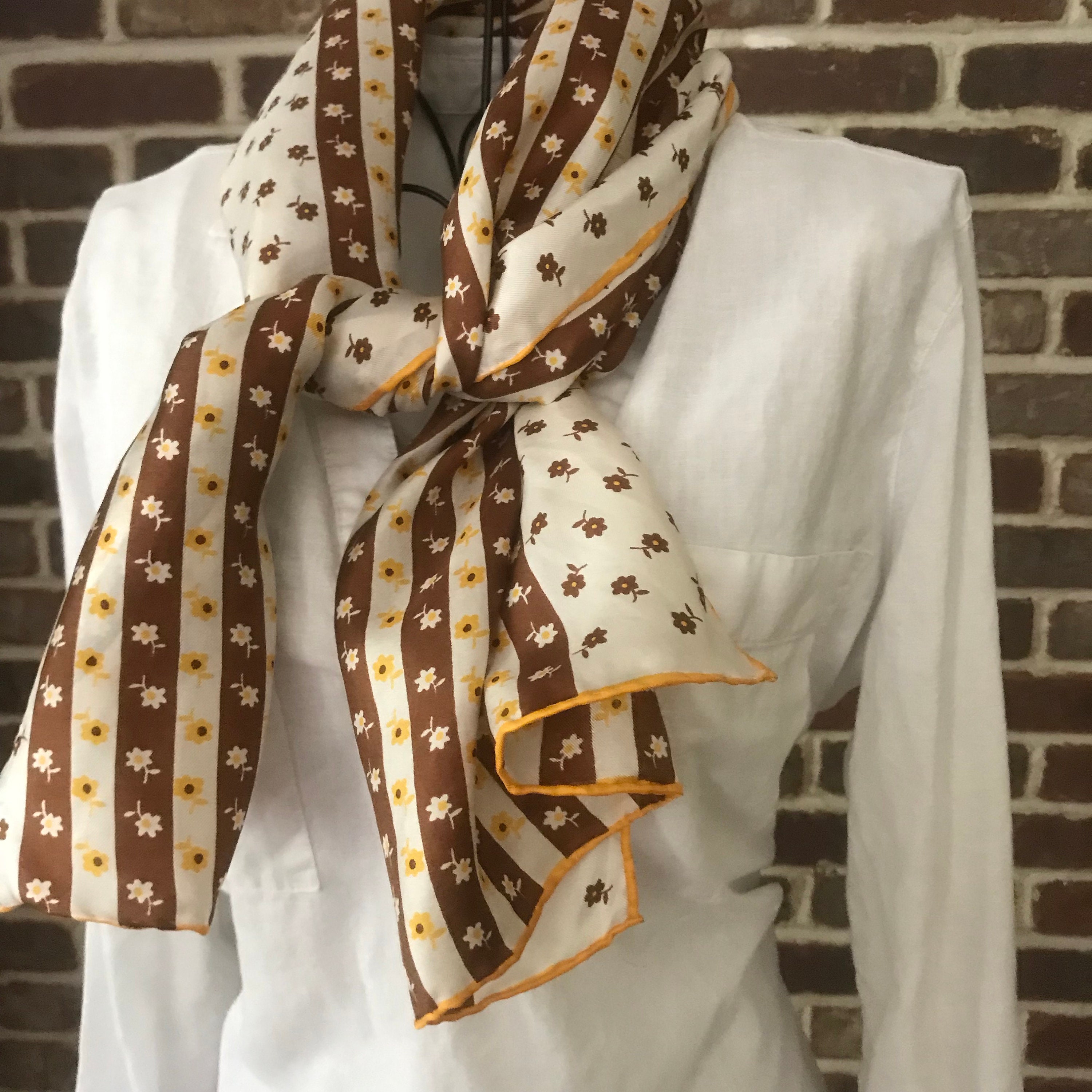 Louis Vuitton - Authenticated Scarf - Silk Brown for Women, Very Good Condition