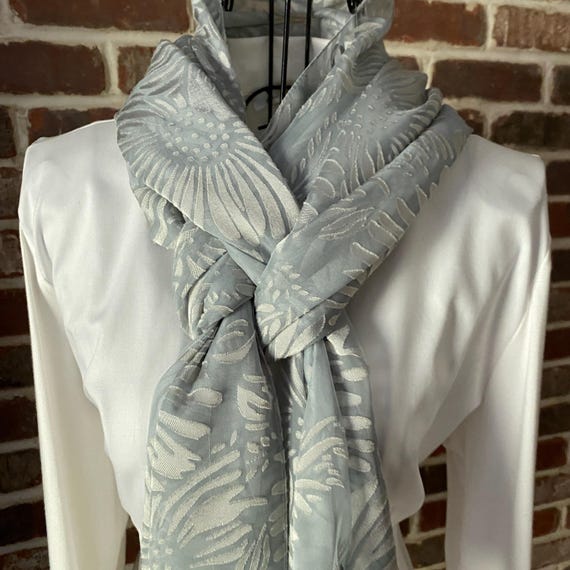 Vintage Echo Sunflower Cut-out Scarf, Classic Style Oblong Scarf Dove Grey Preppy Scarf
