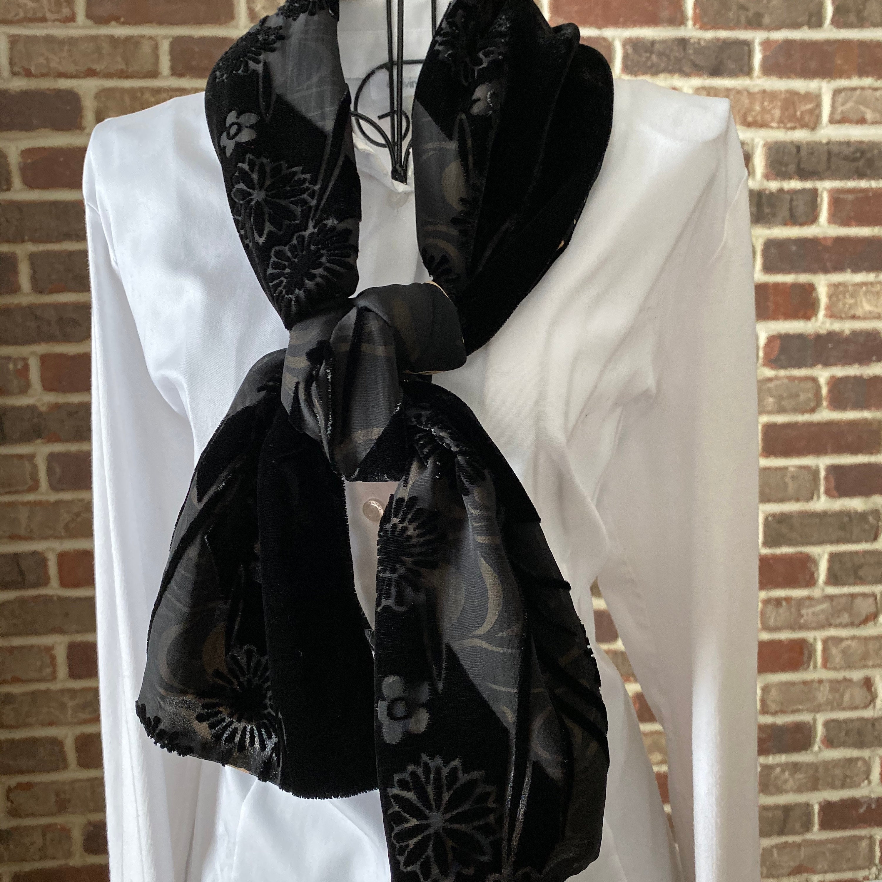 vintage velvet black floral scarf ^^^ ***