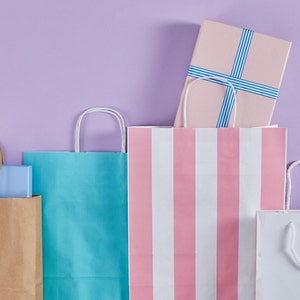 White paper twisted handle bags are perfect for any occasion! These are great for party bags, wedding favours, retail merchandise bags, and more. These paper party bags come in a variety of 6 sizes from Extra Small to XXL to carry all your gifts.