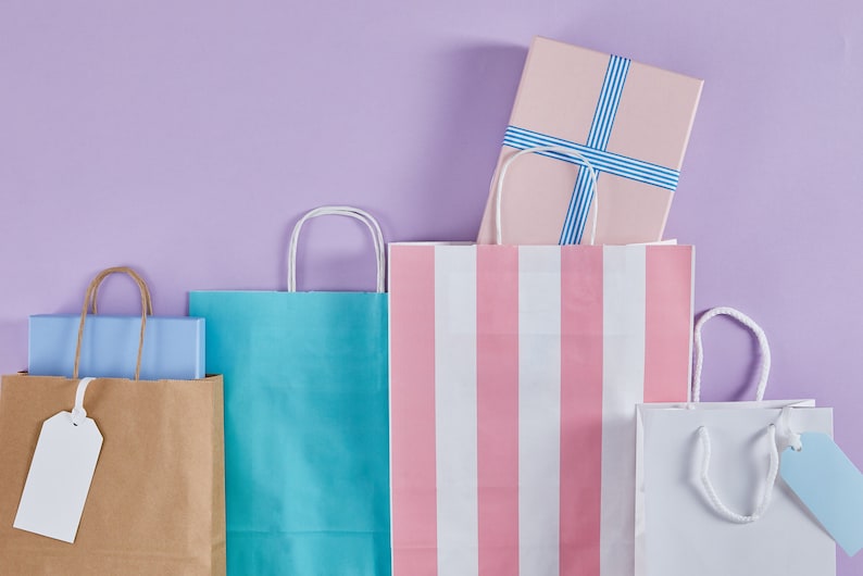 White paper twisted handle bags are perfect for any occasion! These are great for party bags, wedding favours, retail merchandise bags, and more. These paper party bags come in a variety of 6 sizes from Extra Small to XXL to carry all your gifts.
