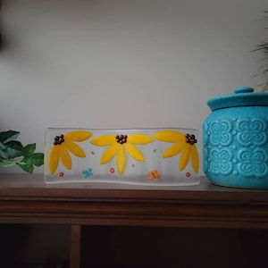 Deze nieuwe jumbo Zonnebloem-zonnevanger, gemaakt van gesmolten glas. ziet er geweldig uit op een vensterbank of plank... geeft het hele jaar door bloemen om van te genieten