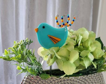 Ce piquet de jardin Bird en verre fusionné est fabriqué à partir de verre turquoise. Il ajoutera une touche de couleur à votre jardin ou à votre plante en pot.