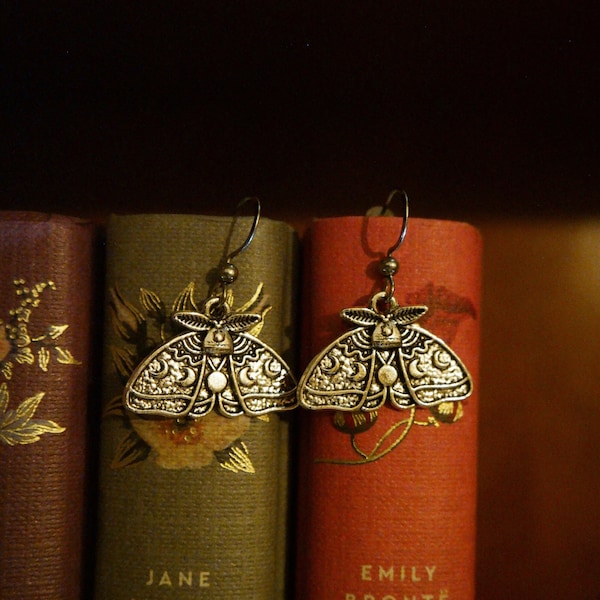 Boucles d'oreilles papillon de nuit argenté