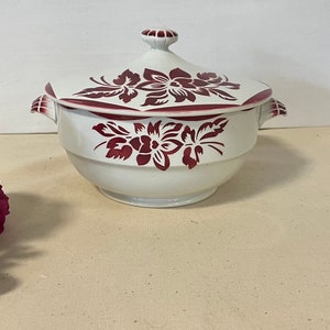 Old vegetable dish &quot;Jacky&quot; model from the French manufacturer of Sarreguemines