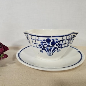 Old sauce boat model &quot;Treille&quot; from the French manufacturer of Badonviller