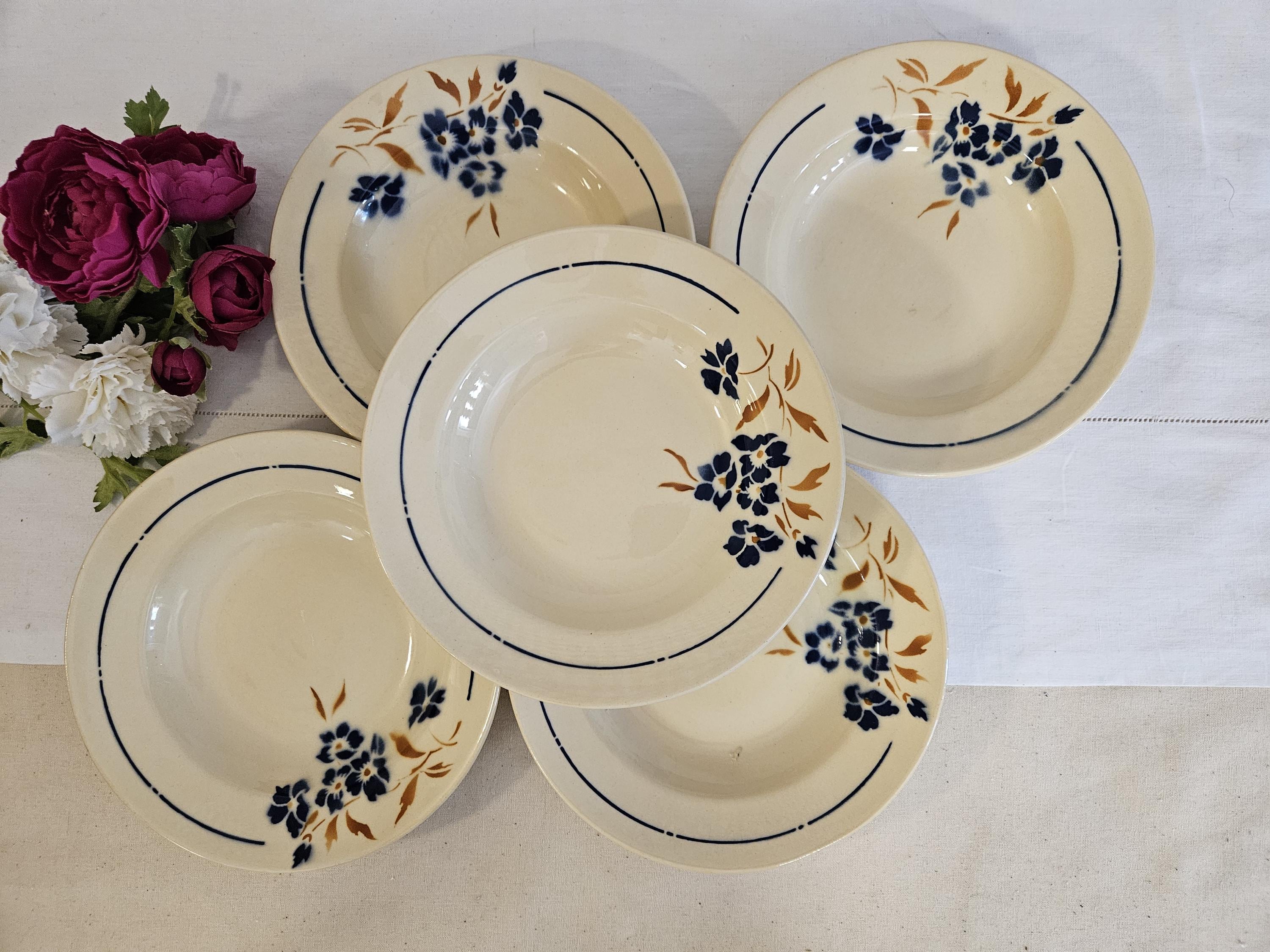 フランスのメーカー、バドンヴィレ社製のアンティーク X5 スープ皿