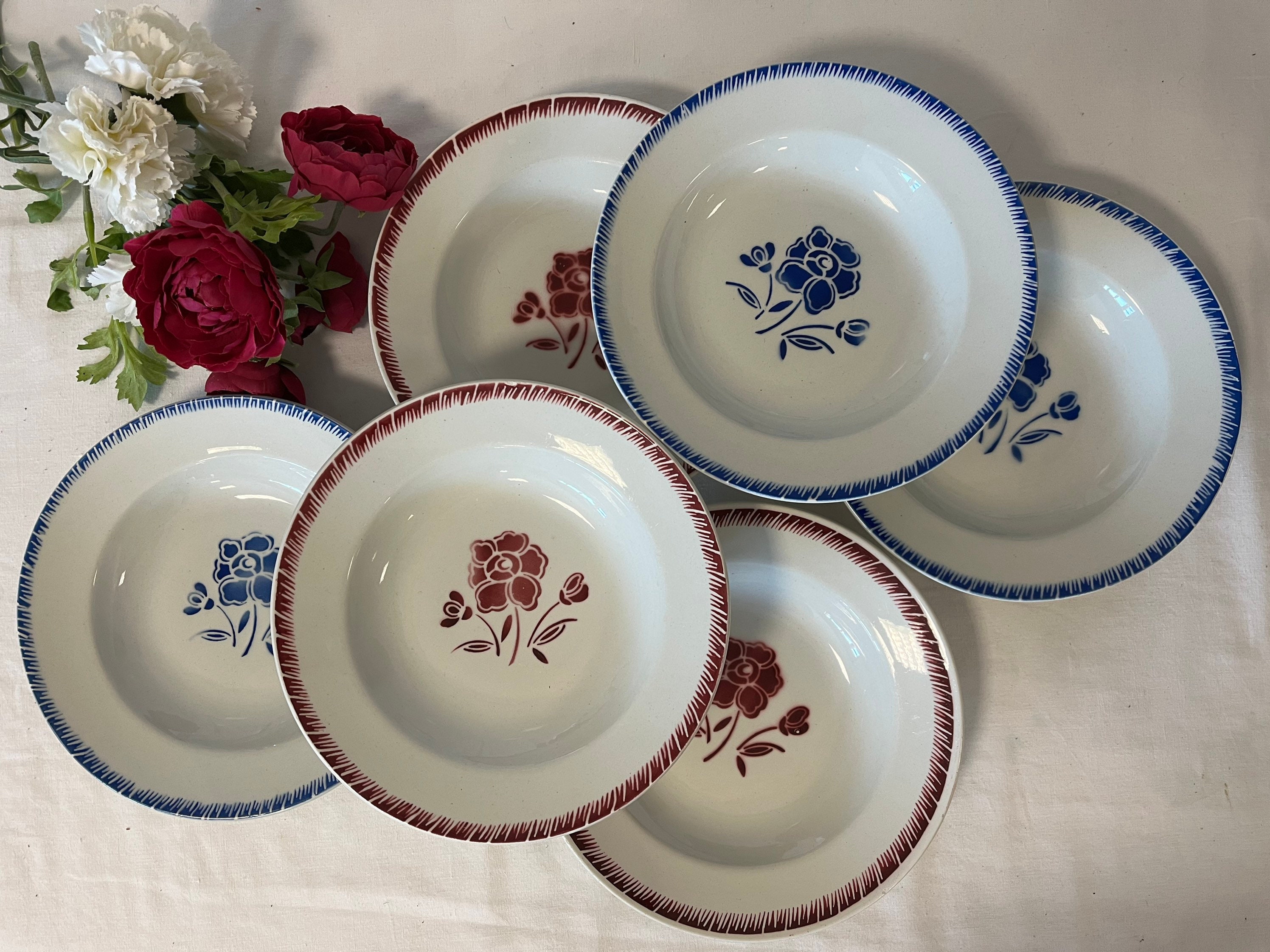 Assiettes Creuses Anciennes X6 Modèles Dépareillés Rouge et Bleu de La Manufacture Française Badonvi