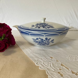 Soup or vegetable old model &quot;Marsac&quot; of the French manufacture of Sarreguemines and Digoin