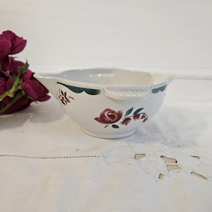 Antique floral model sauceboat from the French manufacturer Badonviller