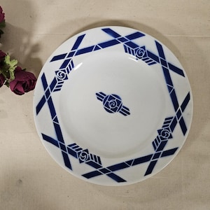 Old model &quot;Nina&quot; flat serving dish from the French manufacturer Moulin des Loups