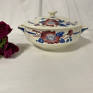 Soup bowl or old vegetable model &quot;Régine&quot; of the French manufacture of Lunéville (K&G)