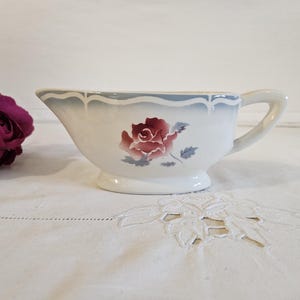Antique sauceboat &quot;Alesia&quot; model from the French manufacturer Digoin
