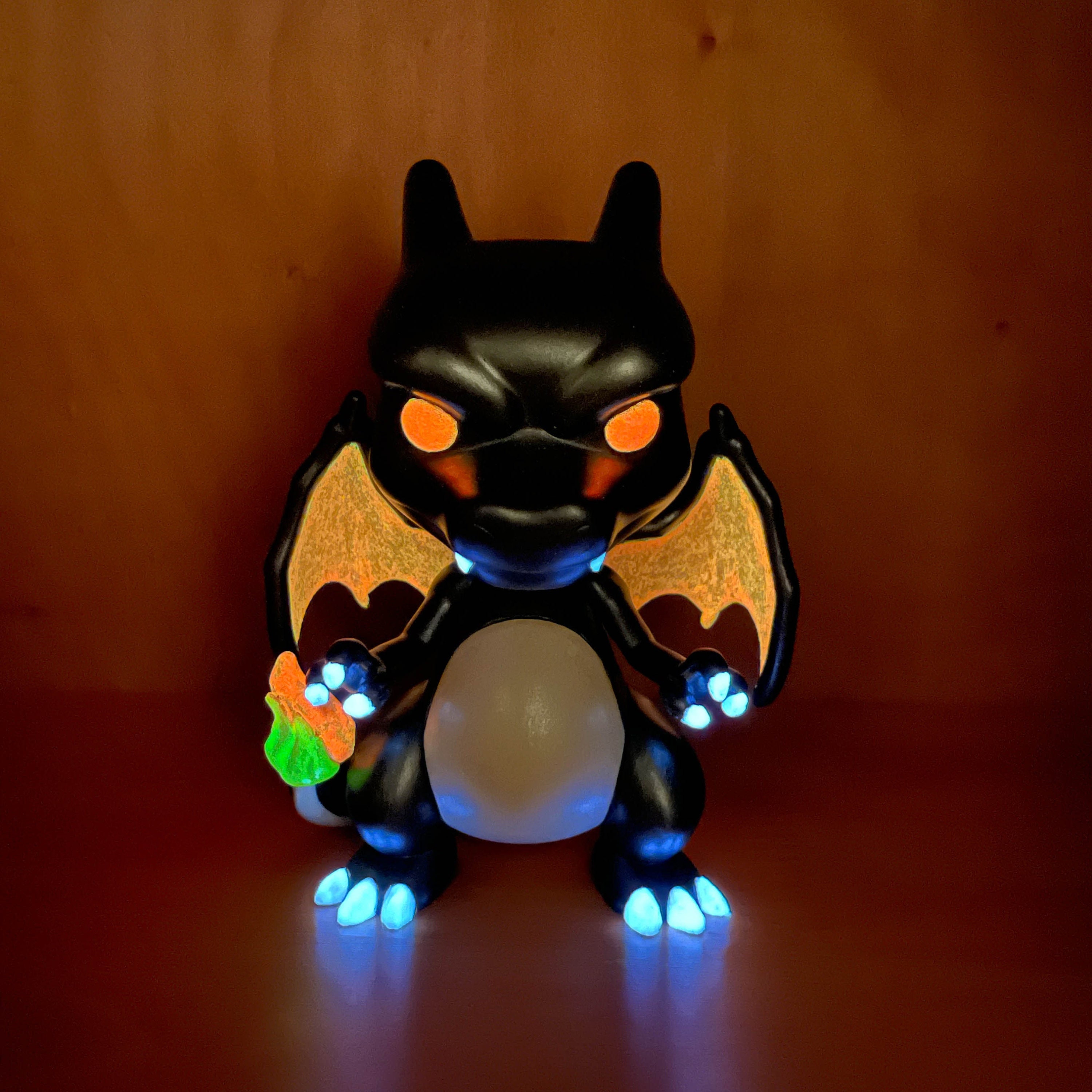 Pokémon - Dracaufeu Pop! Figurine en vinyle (livrée avec étui de protection  compatible Pop Box) : : Jeux et Jouets