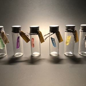 Kyber crystal inspired vial