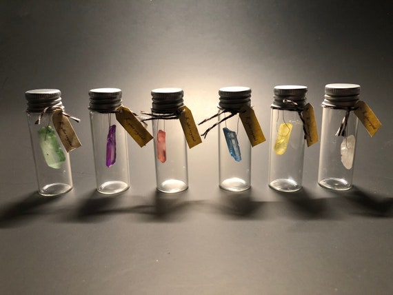 Kyber crystal inspired vial