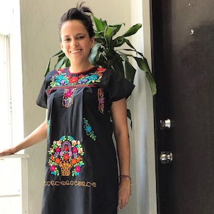 Wunderschönes handgemachtes mexikanisches Kleid