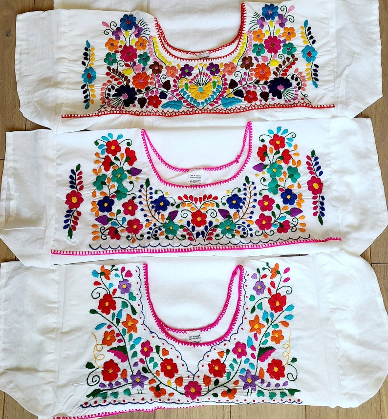 Blusa Mexicana Tradicional Bordada Hecha a Mano imagen 10