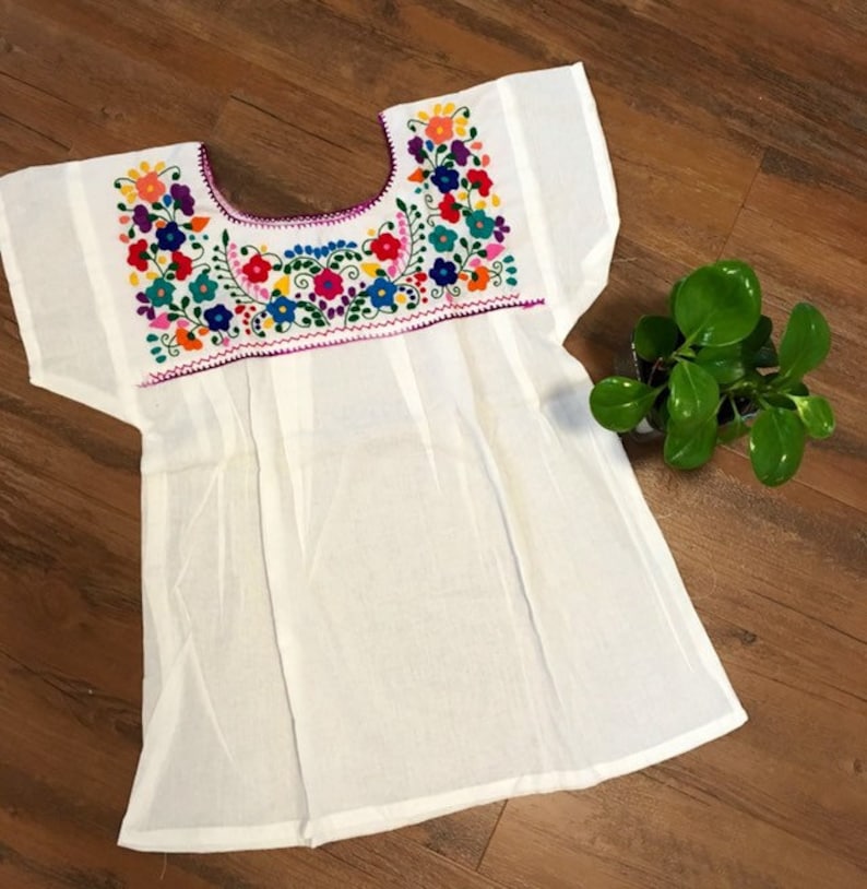 Blusa Mexicana Tradicional Bordada Hecha a Mano imagen 8