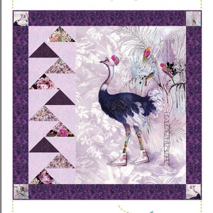 Könnte beinhalten: Ein Quiltmuster mit einer farbenfrohen Illustration eines Straußes, der Turnschuhe trägt und von tropischen Pflanzen umgeben ist. Das Muster trägt den Titel "Flight Up" und ist ein zusammengesetzter Panel-Quilt. Das Muster stammt von Quilting Renditions mit dem Slogan "My Design...Your Beautiful Rendition".