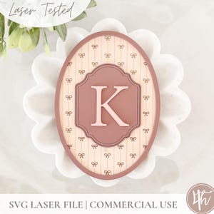 Moldura de monograma vintage SVG - Laço | Decoração de berçário vintage SVG | Presente de bebê SVG | Glowforge SVG | Moldura vintage SVG | Ideias para presentes de chá de bebê