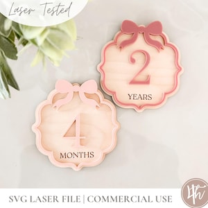 Style vintage Bow Jalon SVG | Jalons du nouveau-né SVG | Glowforge SVG | Fichiers laser | Idées cadeaux pour baby shower |