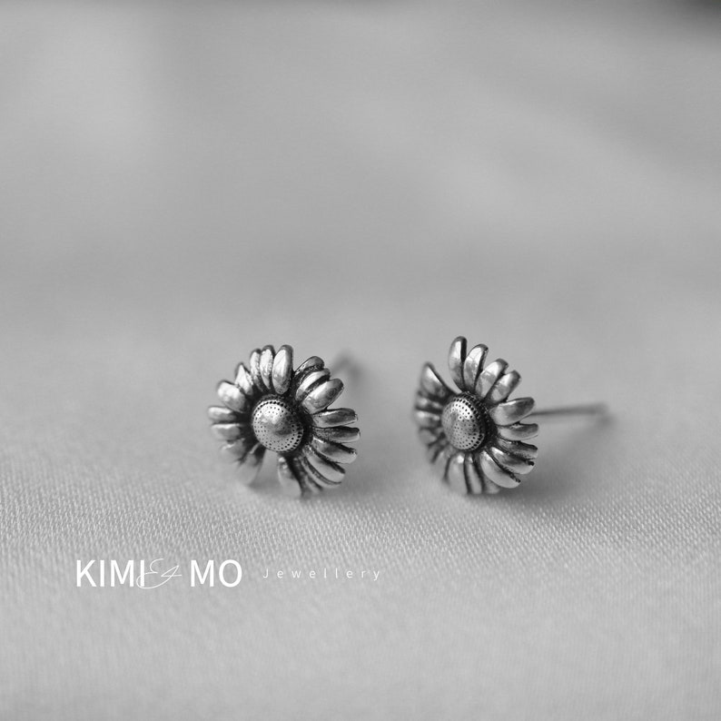 Dainty Tiny Silver Sun Flower Stud Earrings**Minimalist Earring**Simple Daily Earrings**Mini Silver Flower Studs Earring**Bridesmaid Gift**