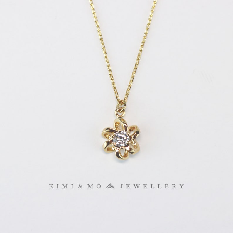 Tiny Diamond Flower Necklace for Women**Minimalist Necklace**Gold floral Necklace**Daily Jewelry**Bridesmaid Gift for Her**Birthday Gift