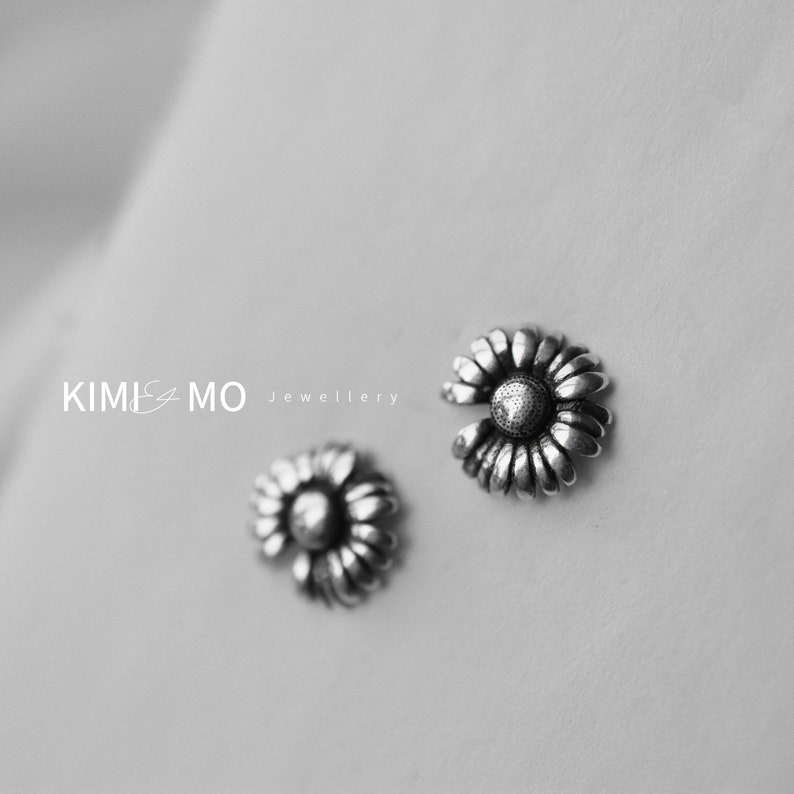 Dainty Tiny Silver Sun Flower Stud Earrings**Minimalist Earring**Simple Daily Earrings**Mini Silver Flower Studs Earring**Bridesmaid Gift**
