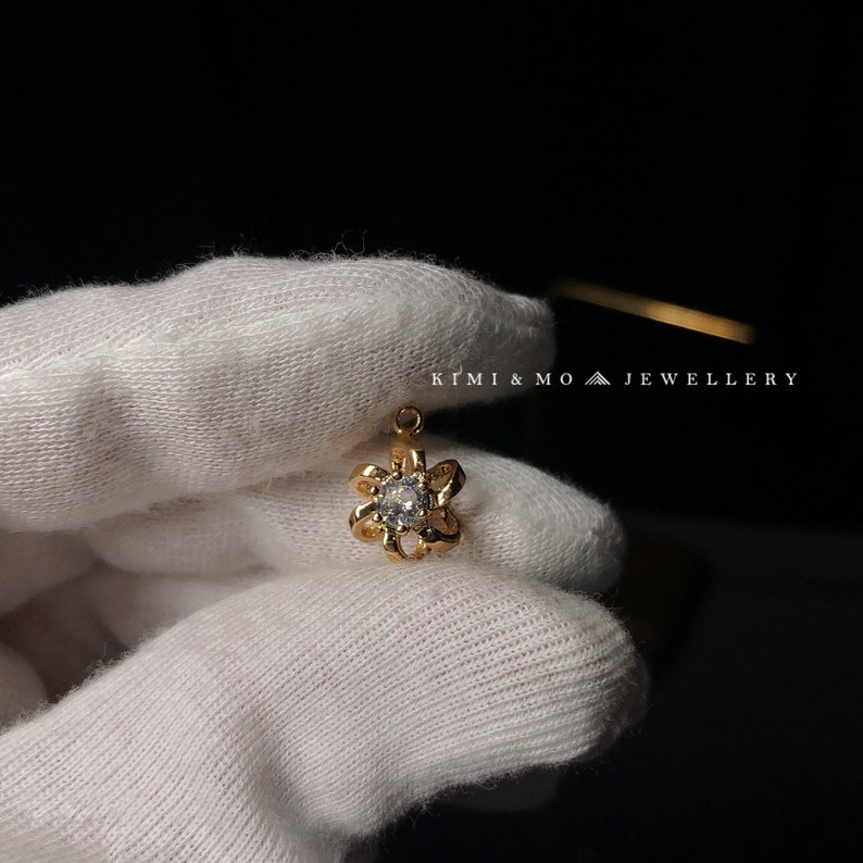 Tiny Diamond Flower Necklace for Women**Minimalist Necklace**Gold floral Necklace**Daily Jewelry**Bridesmaid Gift for Her**Birthday Gift