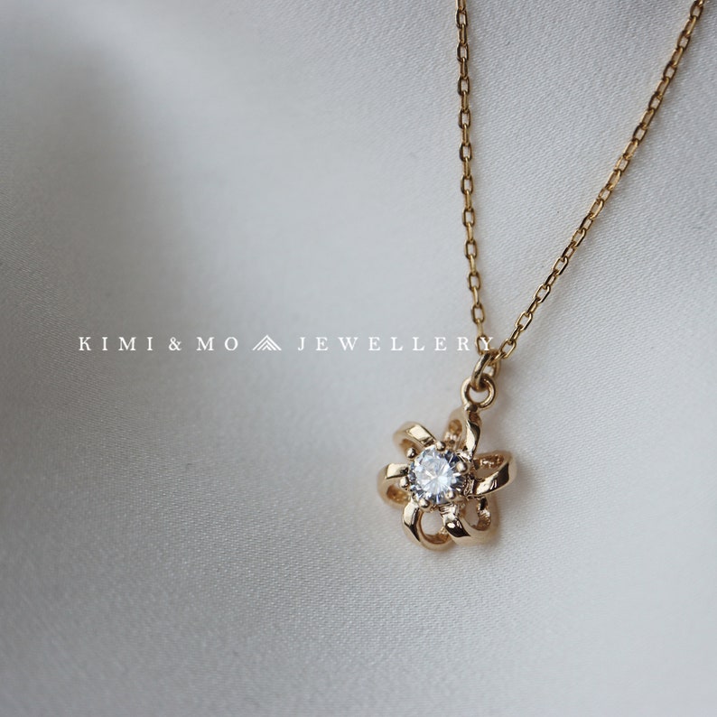 Tiny Diamond Flower Necklace for Women**Minimalist Necklace**Gold floral Necklace**Daily Jewelry**Bridesmaid Gift for Her**Birthday Gift
