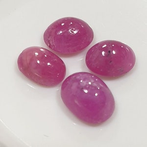 Veel robijn 4 stuks ovale cabochons 5,5 x 4 mm tot 6,5 x 5 mm cabochon natuurlijke robijn - veel robijn - veel natuurlijke robijn