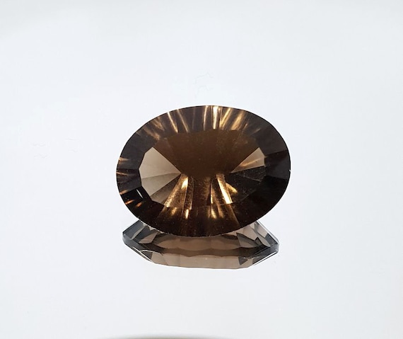 輝くレーザーカットスモーキークォーツ 20.85x14.85 mm 17.25カラット