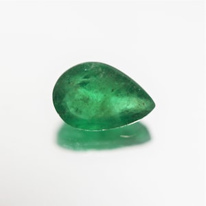 Emerald Faceted Drop 7x4.8mm. (0.68 ct.).