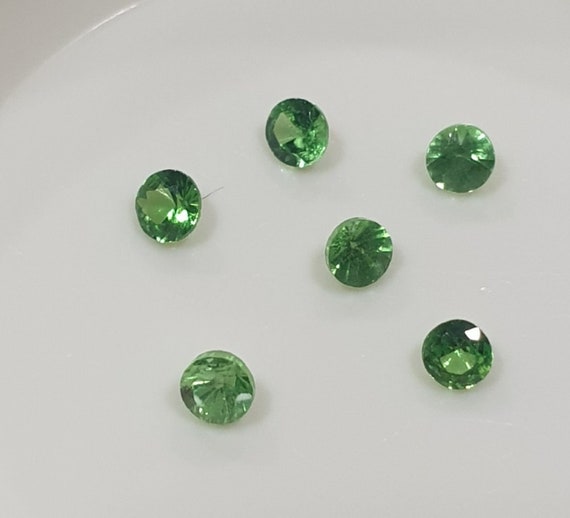 Lot De Pierres Précieuses Tsavorite (grenat Vert) - 2mm Rondes Naturelles - Qualité Légèrement Inclus - Origine Tanzanie
