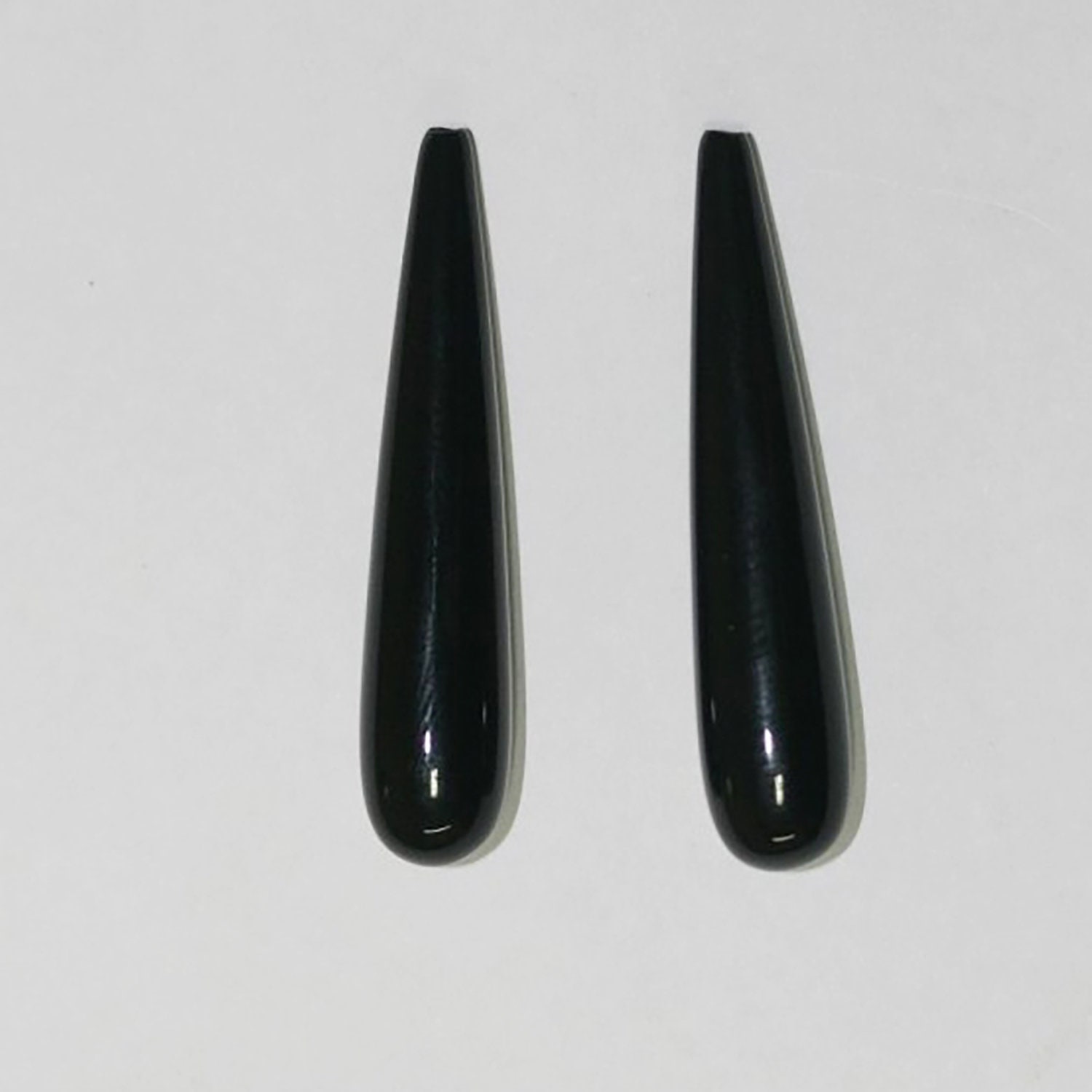4 Piezas Onyx Gota Lisa Medio Perforada 40x8mm. (2 pares).