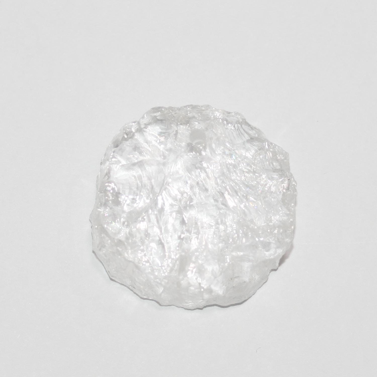 研磨されていないロッククリスタルクォーツラウンドペンダント25〜30