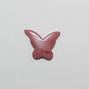 Rhodoniet gladde vlinderhanger 16 x 20 mm