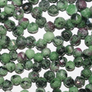 15" gefacetteerde robijnzoisietkralen, 5-6 mm, streng 39 cm.