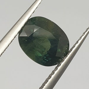 Natural Green Sapphire Faceted Oval 8.6x7mm.-(2.8ct)- Gemstones Healing