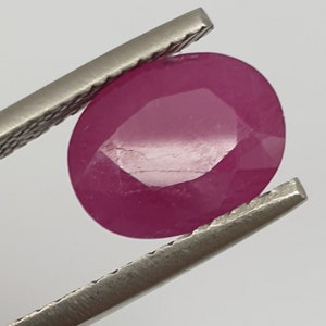 1 st naturlig rubin oval 4,58 ct 11x8,7 mm - naturliga ädelstenar röda rubiner - stenar för infattning