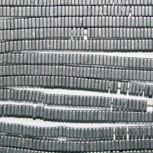 40 cm St Silver Hematit Släta Flata Fyrkantiga Pärlor 3 x 1 mm. - Sträng 40 cm