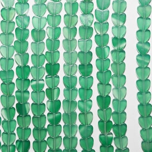 16&quot; St Green Onyx Smooth Heart Beads 4-4,5mm. Strand 40 cm.