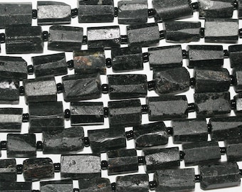 Cuentas de turmalina negra facetadas sin pulir, de 16", 12 x 8 mm. Longitud aproximada: 40 cm.