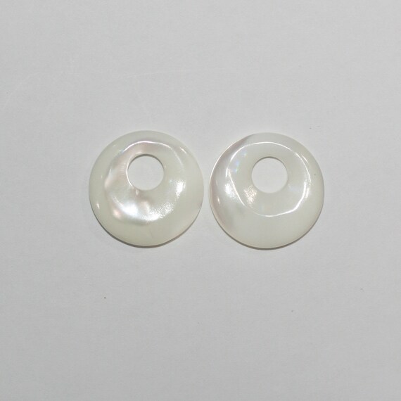 MOP Round Pendant 20mm.( 1 Pair )