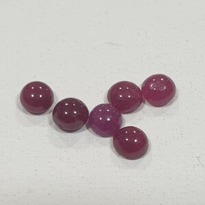 Rubin Släta Runda Cabochoner Parti 2.8-3 mm.- 6 Styck
