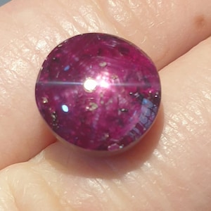 Toppfärg Naturlig obehandlad rubinstjärna cabochon 12 mm 12,7 ct naturliga ädelstenar för smycken
