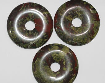 Drakenbloed jaspis gladde donut hanger 50 cm. (1 stuks)