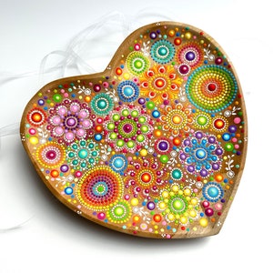 Handbemalte Herz Schale aus Echtholz, Mandala-Blumen im Stil der Punktmalerei Kunst, Mandala-Kunst, Acrylmalerei Bild 5